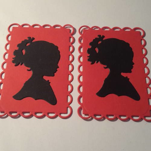 Lot 2 petites cartes, enveloppes, die cut, rectangulaires festonnées rouge, profil visage façon camée , noir. 