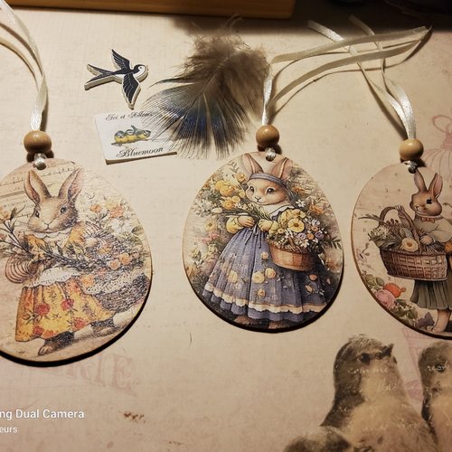 Lot de 3 étiquettes bois  avec liens satin boule bois. lapins, pâques. scrapbooking, loisirs créatifs, décorations,  cadeaux.