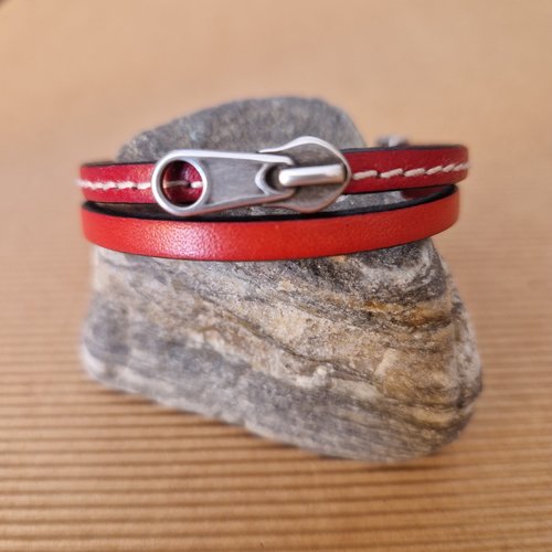 Bracelet pour femme, en cuir lisse et cousu rouge, passant zip en métal zamak plaqué argent