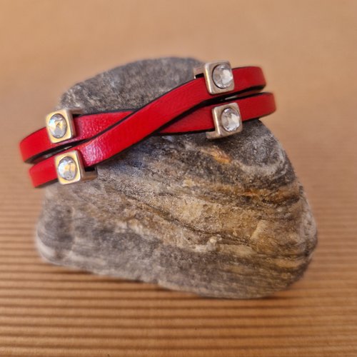 Bracelet pour femme, en cuir rouge, passants strass en métal argenté zamak