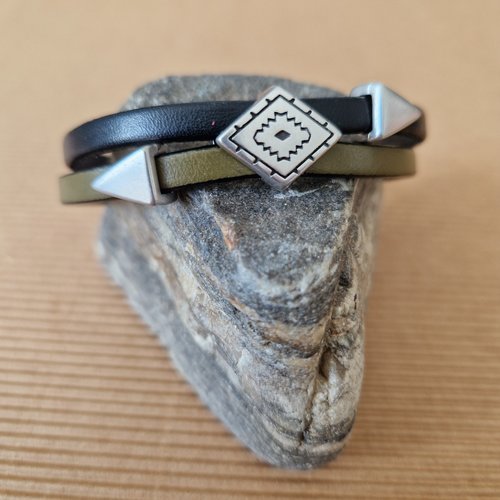 Bracelet pour femme, en cuir noir et kaki, passants losange stylisé et pointes de flèche en métal zamak, plaqué argent
