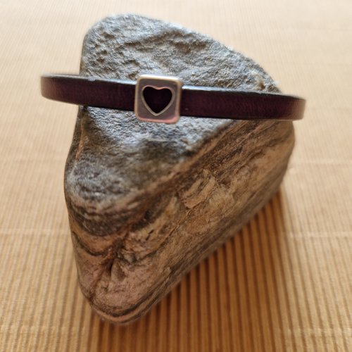Bracelet pour ado, en cuir violet, passant coeur dans carré en métal argenté zamak