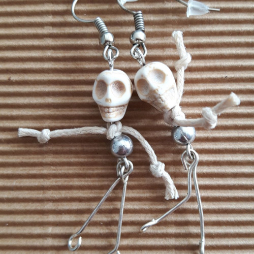 Boucles d'oreilles pendantes pour ado, personnage squelette, tête de mort en howlitte, coton ciré et métal argenté
