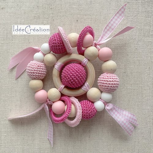 Hochet avec grelot, anneau de dentition en bois et coton, modèle rose et blanc