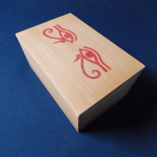 Boîte artisanale en bois avec motif œil de râ ou œil d’horus personnalisable