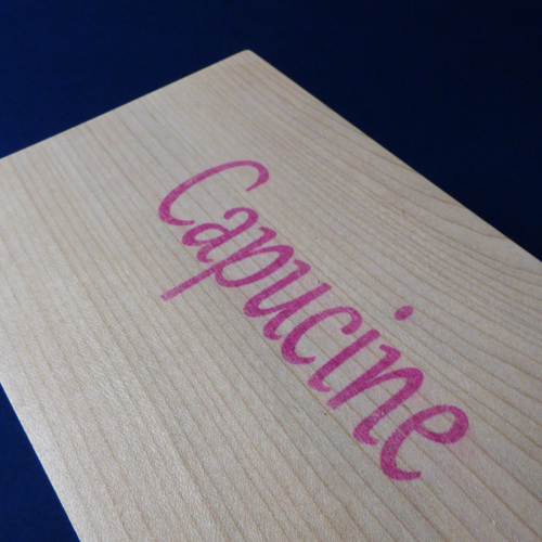 Boîte artisanale en bois personnalisée avec prénom – fait main par une ébéniste.