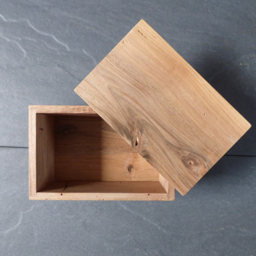 Boîte artisanale en bois de noyer – modèle nano – fait main