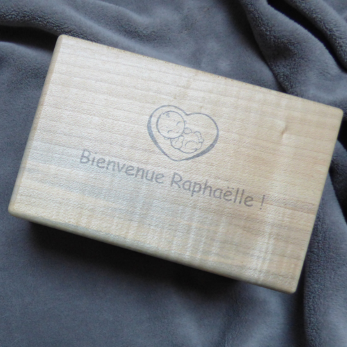 Boîte de naissance personnalisée en bois massif – ébénisterie artisanale