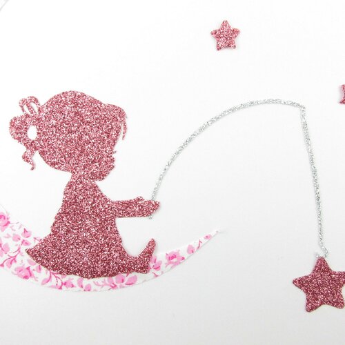 Appliqués thermocollants petite fille sur une lune étoiles tissu liberty mickaël rose flex paillettes patch à repasser motif lune écusson