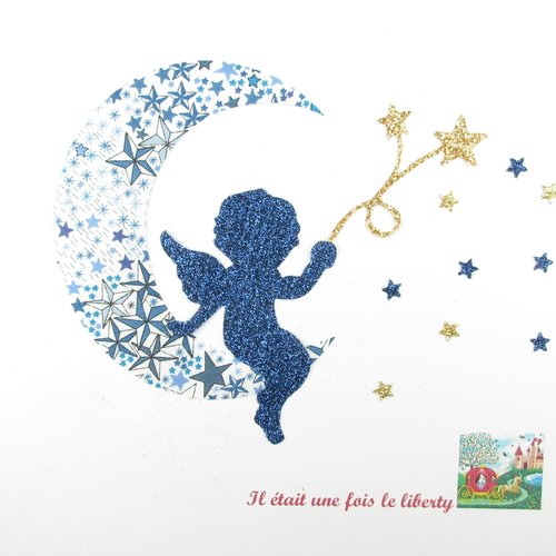 Appliqués thermocollants ange petit garçon sur une lune en tissu liberty adelajda bleu et tissu pailleté