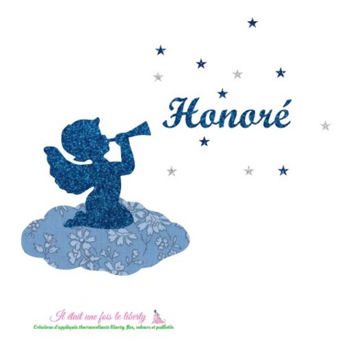 Appliqué thermocollant ange petit garçon et prénom personnalisable en tissu liberty capel bleu flex pailleté