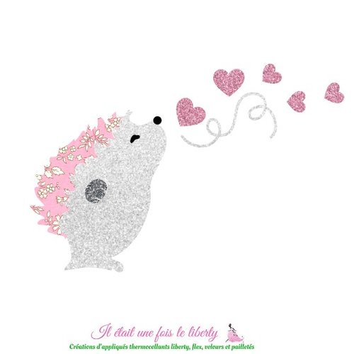 Appliqué thermocollant liberty hérisson qui souffle des coeurs en tissu liberty rose et flex pailleté