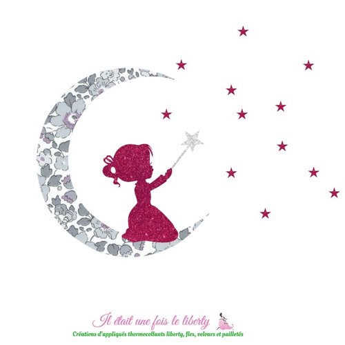 Appliqués liberty thermocollants petite fille sur une lune et baguette magique en tissu liberty betsy platine et flex pailleté