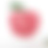 Appliqué thermocollant pomme rouge en liberty mitsi valeria rouge et tissu pailleté vert. 
