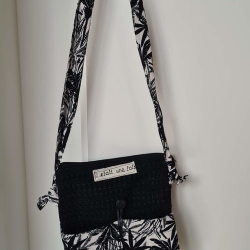 Sac pochette réversible.