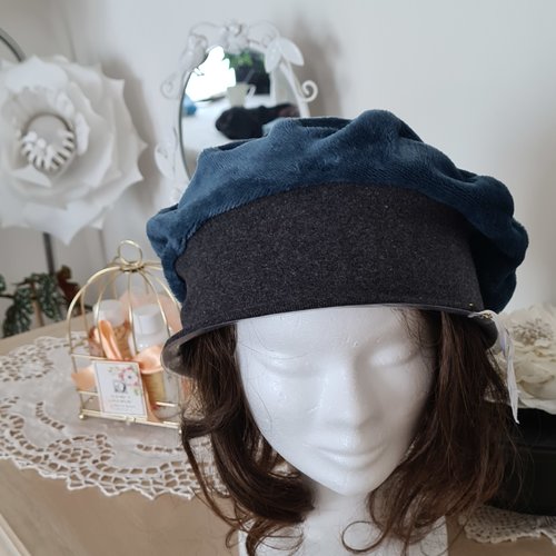 Beret bleu canard