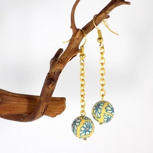 Boucles dorées chaînette perle fleurie jaune bleu