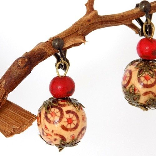 Boucles clips bronze perles bois rouge beige décor