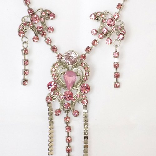 Collier vintage chaîne baroque argenté strass cristal roses