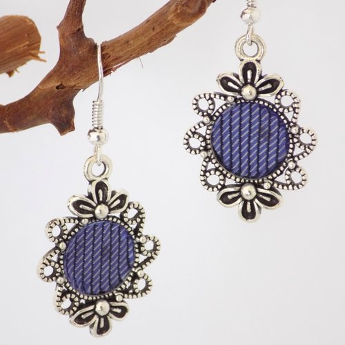 Boucles argentées fleur baroque tissu mauve quadrillé