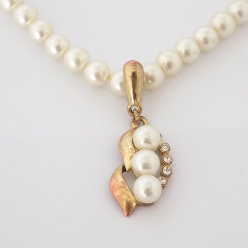 Collier perles nacrées ivoire pendentif doré rosé amovible
