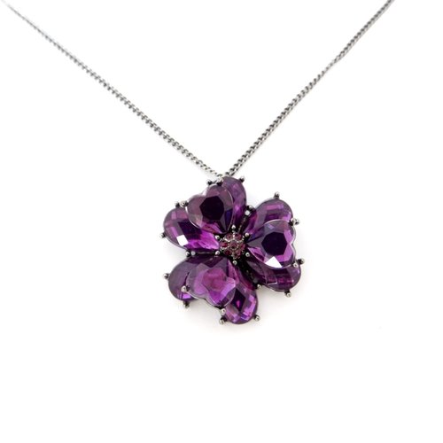 Collier rhodié pendentif fleur cabochons facettes violets