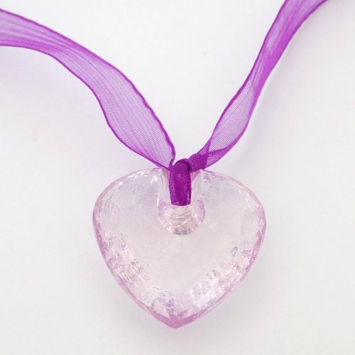 Collier ruban organza violet pendentif coeur craquelé