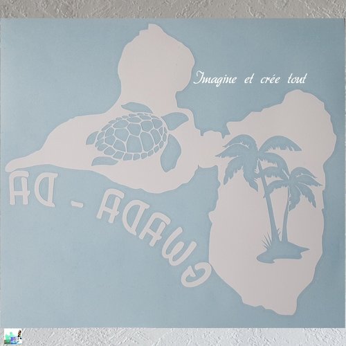 Guadeloupe, stickers inversé, carte de la guadeloupe, palmiers, tortue, en vinyle blanc brillant hauteur 27 cm et largeur 30 cm (g01)