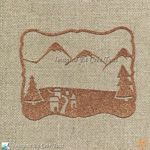 Découpe, cadre de noël, montagne enneigée, carton pailletés