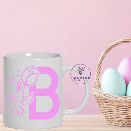 Mug lapin initiale - œuf - cœurs - prénom - lapin - chocolat - une pensée pour toi - cadeau à offrir (initiale fille à préciser)