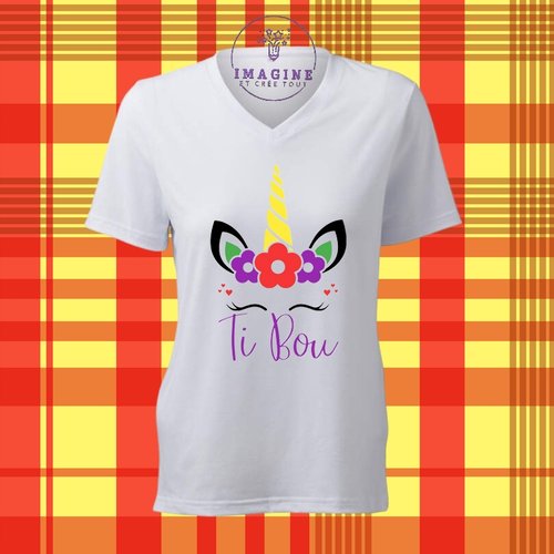 T-shirt personnalisé pour femme - encolure v - licorne - magique - féerique - corne - animal fabuleux -cheval - (prénom à préciser)