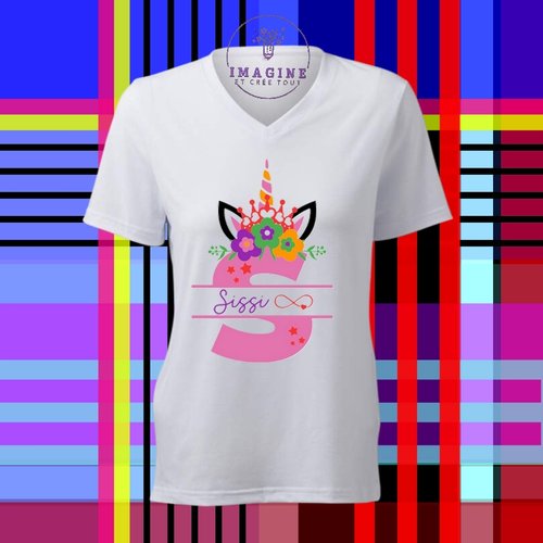 T-shirt personnalisé pour femme - encolure v - conte - corne -licorne - fleurs - princesse - fille - (prénom à préciser)