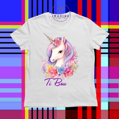 T-shirt personnalisé pour jeunes - col rond - licorne - fleurs - princesse - couronne - conte - (prénom à préciser)