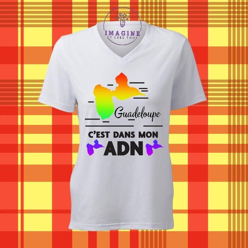 T-shirt personnalisé pour femme - col v - guadeloupe - c'est dans mon adn - arc en ciel