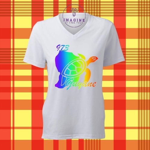 T-shirt personnalisé pour femme - col v - carte guyane - tortue - 973 - arc en ciel