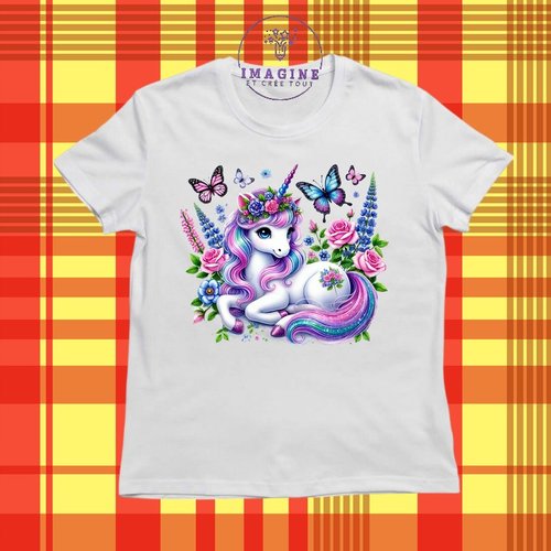 T-shirt personnalisé - col rond - licorne - féerique - fille - fashion - arc en ciel - papillons - roses