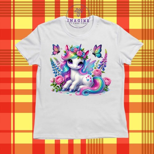T-shirt personnalisé - col rond - licorne - féerique - fille - fashion - arc en ciel - papillons - roses - corne - coeurs