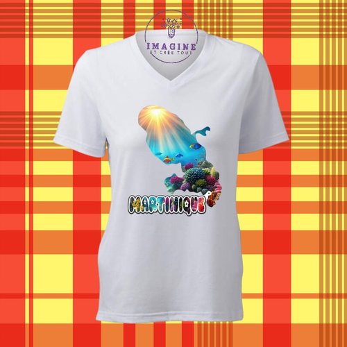 T-shirt personnalisé pour femme - col v - sublimation - carte - martinique - 972 - madinina - fond marin - soleil - poissons