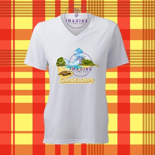 T-shirt personnalisé pour femme - col v - sublimation - impression infusible ink - carte guadeloupe - plage - sable - tortue