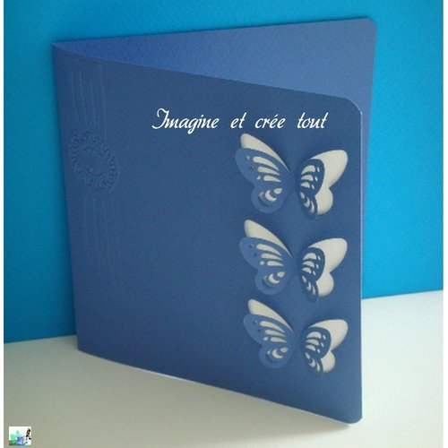 Découpe carte à personnaliser, embossée avec ruban sur le côté et 3 papillons 3d en papier dessin  bleu marine