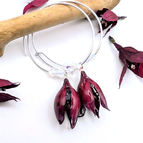 Boucles d'oreilles créoles "fuchsia". (modèle 7 argenté)