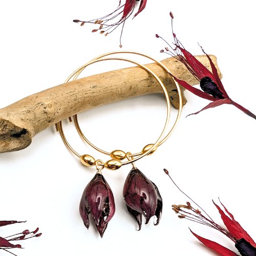 Boucles d'oreilles créoles "fuchsia". (modèle 7 doré)