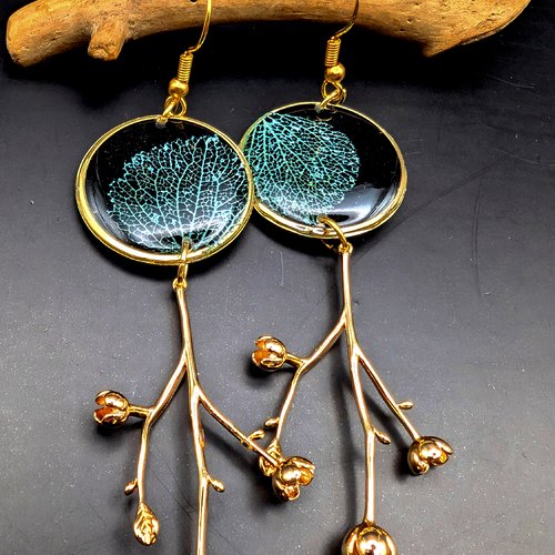 Boucles  d'oreilles pendantes  "dentelle d'hortensia" -menthe à l'eau-