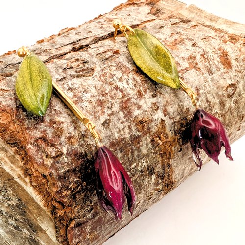 Boucles d'oreilles  "feuilles de camélia" et fuchsia.