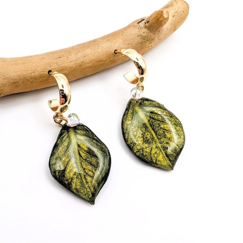 Boucles d'oreilles  "feuilles d'hortensia" et or.