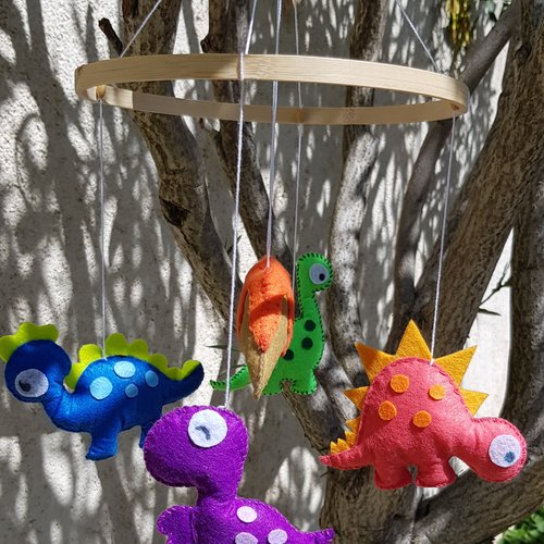 Mobile bébé et enfant dinosaures