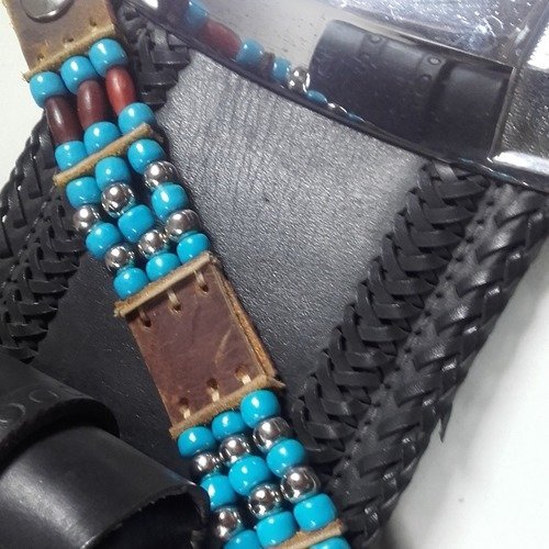Bracelet amérindien, 3 rangs, corne, perles de verre bleues turquoise - ref: b 254