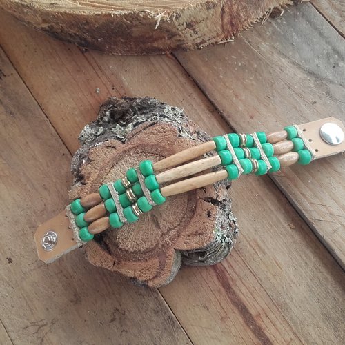Bracelet style amérindien, 3 rangs, os, perles bois et perles vert d'eau : ref : b 77