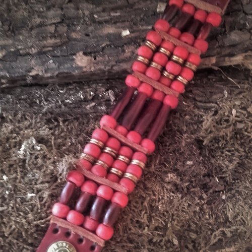 Bracelet style amérindien, 4 rangs  corne, perles de verre rouge tomate - ref: b 178