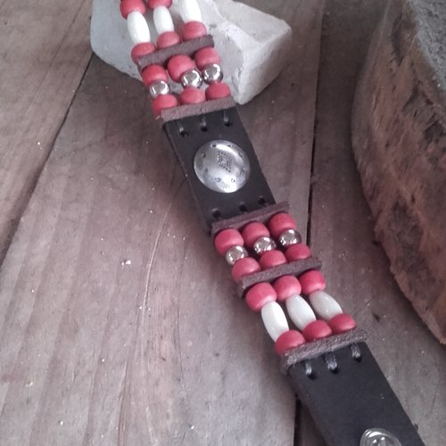Bracelet amérindien, 3 rangs, os, concho et perles de verre rouges -  ref: b 383